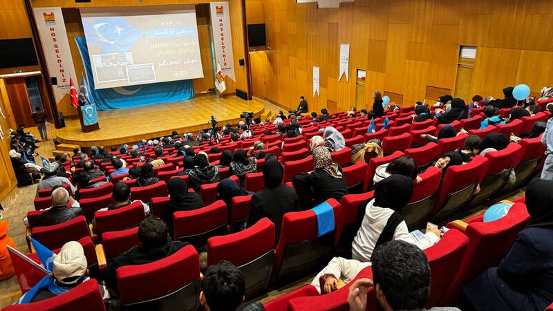 ئىككى قېتىملىق شەرقىي تۈركىستان جۇمھۇرىيىتىنى خاتىرىلەش پائالىيىتىنىڭ كۆرۈنۈشى. 2024-يىلى 12-نويابىر، ئىستانبۇل