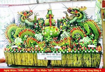 Một tác phẩm nghệ thuật hoàn thành bằng trái cây của nghệ nhân Trần văn Làm.