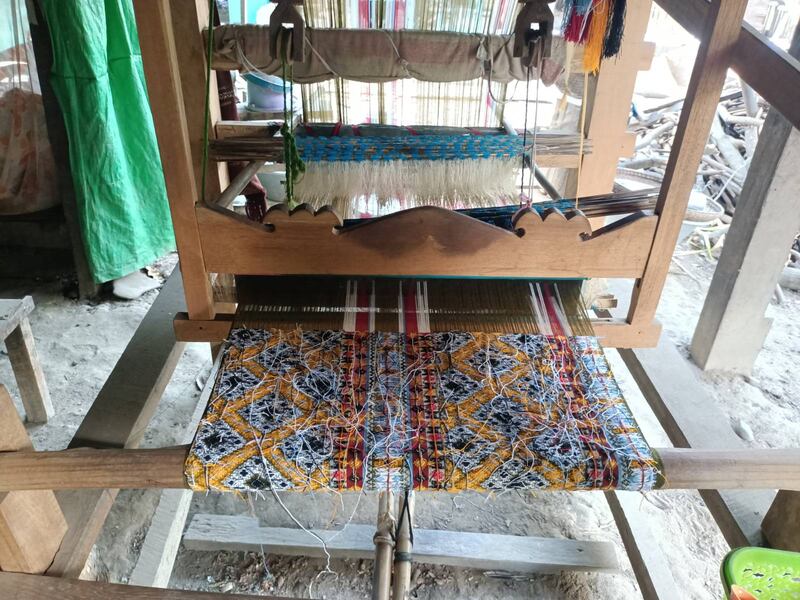 မကွေးတိုင်း၊ ဂန့်ဂေါမြို့နယ်၊ မောက်ရွာတွင် ရိုးရာ ရက်ကန်းစင်တစ်ခုအား ၂၀၂၃ ခုနှစ် ဇွန်လ ၄ ရက်နေ့က တွေ့ရစဉ်။ (Photo: Citizen Journalist)