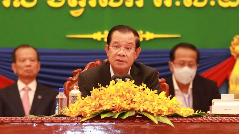 Hun Sen meet A Studen on 03-05-2022-01.jpg