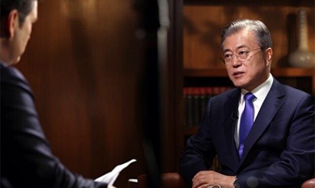 문재인 대통령이 25일 오전(현지시각) 미국 뉴욕 파커 호텔에서 폭스(FOX) 뉴스 채널과 인터뷰를 하고 있다. 