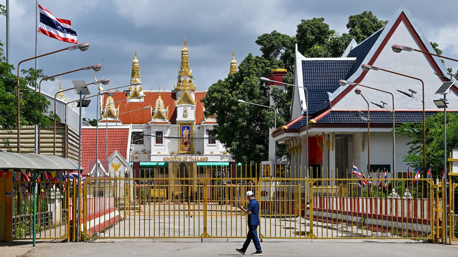 យោធាថៃឱ្យកម្ពុជាដកទ័ពទើបយល់ព្រមបើកច្រកព្រំដែនឡើងវិញ