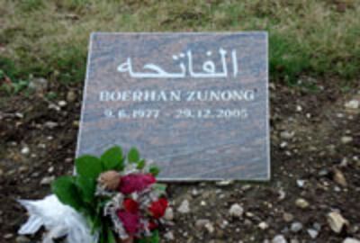 burhan-zunun-qebretash-200.jpg