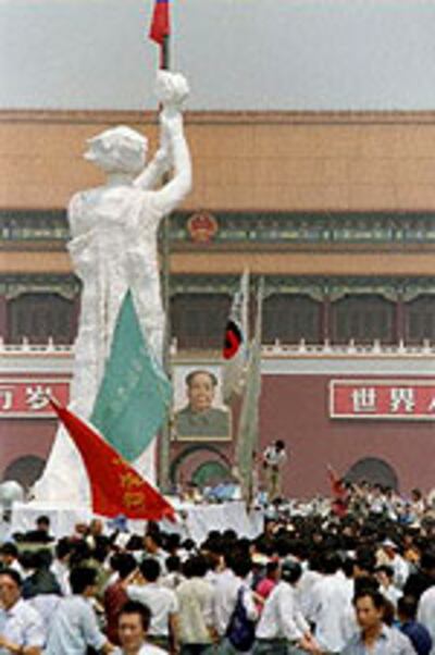 RETRO_TIANANMEN_STATUE-150.jpg