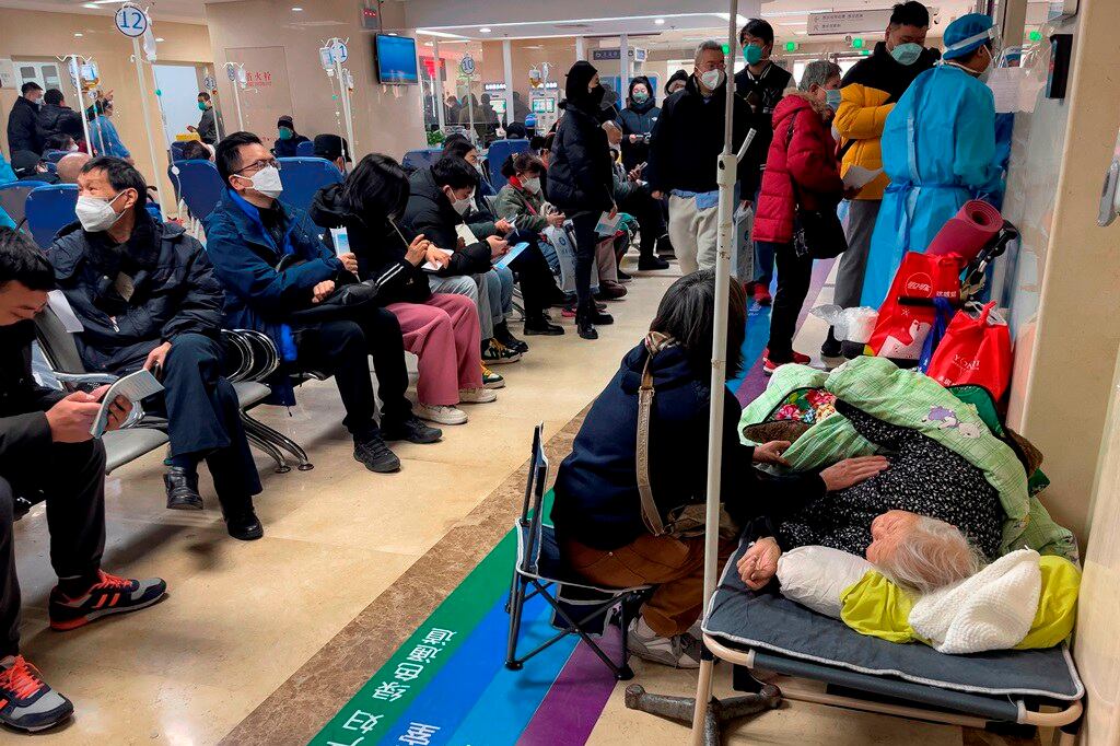 ཏོག་དབྱིབས་ནད་ཡམས་ཁྱབ་གདལ་སྐབས་ཀྱི་པེ་ཅིང་གི་སྨན་ཁང་ཞིག་གི་ནང་། ༠༡།༠༥།༢༠༢༣