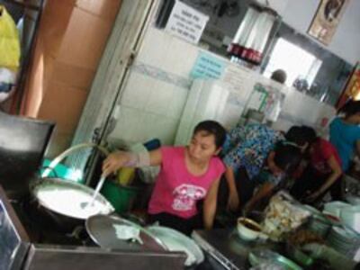 Banh-Cuon-Tay-Ho-03-250.jpg