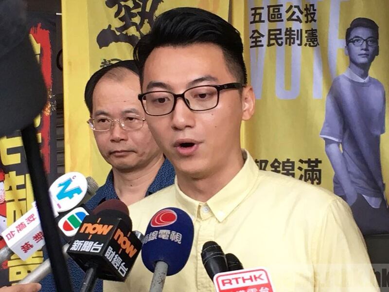 2016年7月16日，熱血公民成員鄭錦滿在交參選表格時有簽署確認書，但他強調會繼續宣傳“港獨”。（香港電台圖片）