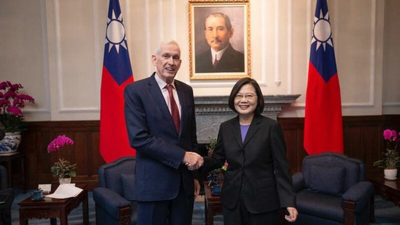 莫健16日进总统府会见总统蔡英文。（总统府提供）