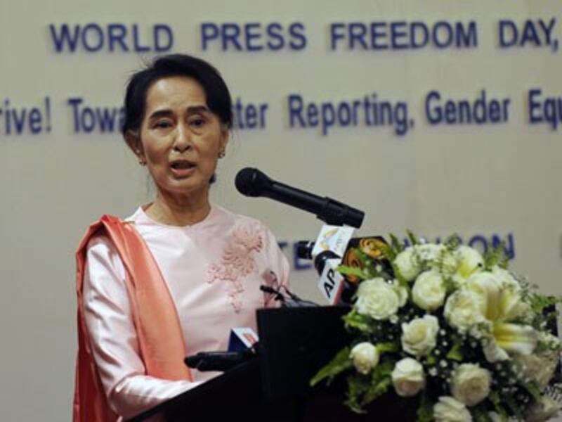 Aung San Suu Kyi delivers a speech during a World Press Freedom Day ceremony in Yangon, May 3, 2015.