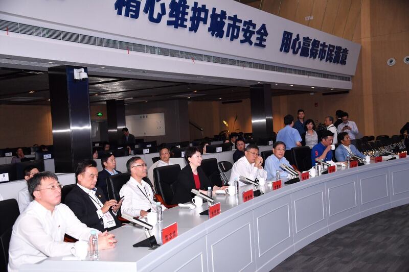 台北市长柯文哲参访浦东新区综合运管中心。(台北市政府提供)