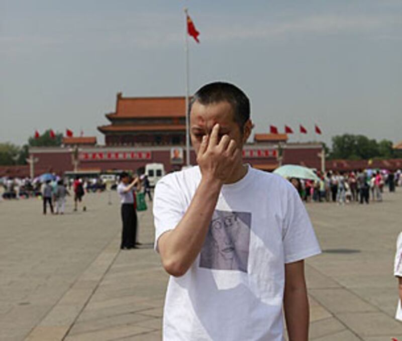 tiananmen64_huayong_blood305.jpg