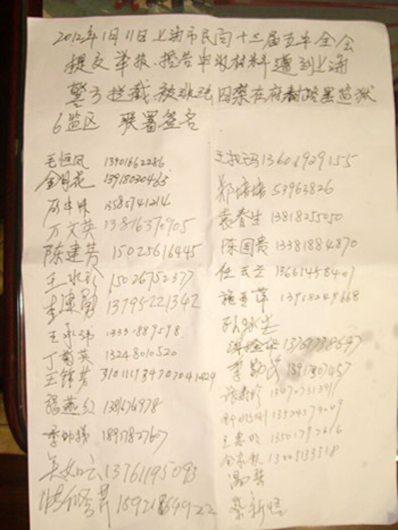 shanghai_petitioners_sign350.jpg
