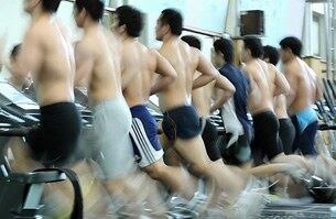 걷는 운동은 몸을 튼튼하게 하고 병을 예방할 뿐만 아니라 치료까지 할 수 있는 운동이다. 사진은 레슬링 국가대표팀 선수들의 체력훈련 모습.