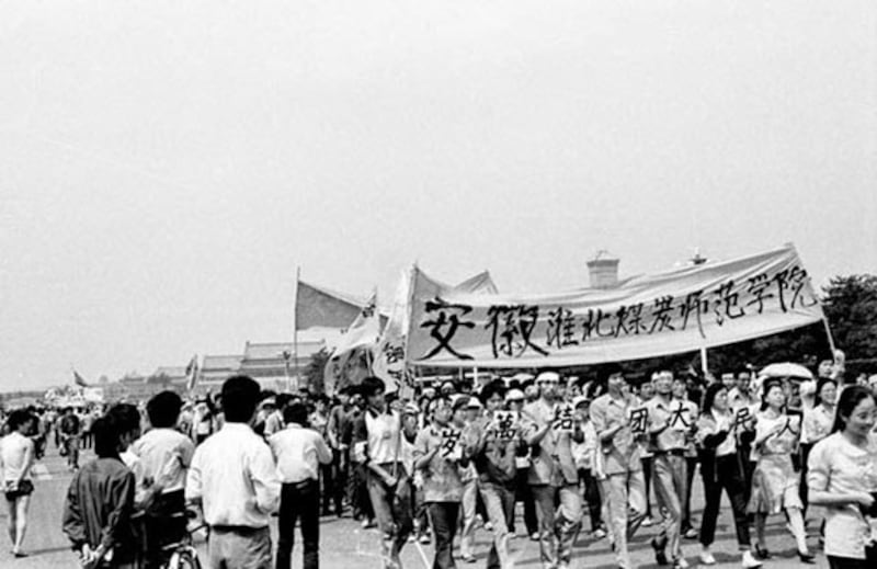 1989年5月23日,安徽学生抵京游行。(8964museum.com)