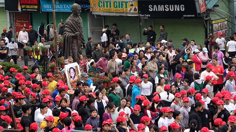 སྒང་ཏོག་ནང་གི་མི་ཚོགས་མང་པོ་འཛོམས་སའི་ཁྲོམ་ར་ (MG Marg) དུ་རྒྱང་འགྱུག་འགྲན་བསྡུར་གྱི་ལས་རིམ་ཞིག་གོ་སྒྲིག་གནང་ཡོད་པ