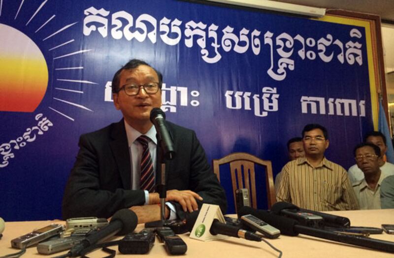 ប្រធាន​គណបក្ស​សង្គ្រោះ​ជាតិ លោក សម រង្ស៊ី ធ្វើ​សន្និសីទ​កាសែត​នា​ទីស្នាក់ការ​បក្ស​នៅ​ថ្ងៃ​ទី​១០ មេសា ឆ្នាំ​២០១៤។