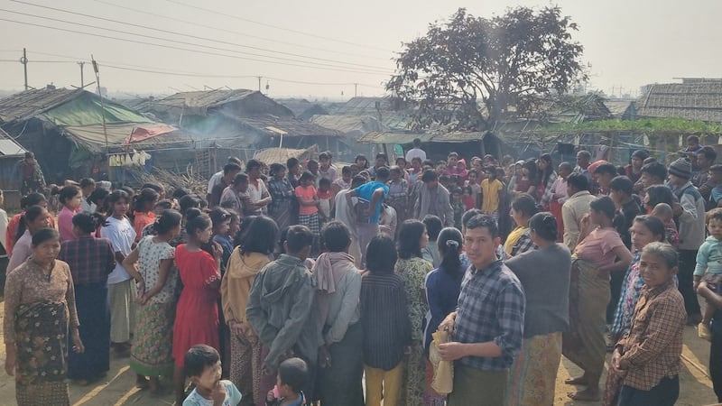 ရခိုင်ပြည်နယ် စစ်တွေမြို့နယ်အနီးမှ ထွက်ပြေးလာသည့် စစ်ဘေးဒုက္ခသည်များအား ၂၀၂၅ ခုနှစ်၊ ဇန်နဝါရီလ ၂၉ ရက်နေ့က တွေ့ရစဉ်။ (Photo : Wai Hun Aung)