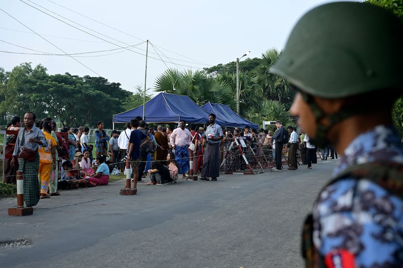 မလေးရှားက ပြန်ပို့ခံရတဲ့ မြန်မာတွေကို UID အတွက် ကိုယ်ရေးနဲ့ ဇီဝအချက်အလက် စုဆောင်း