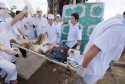 BridgeCollapseDoctorsVictims200.jpg
