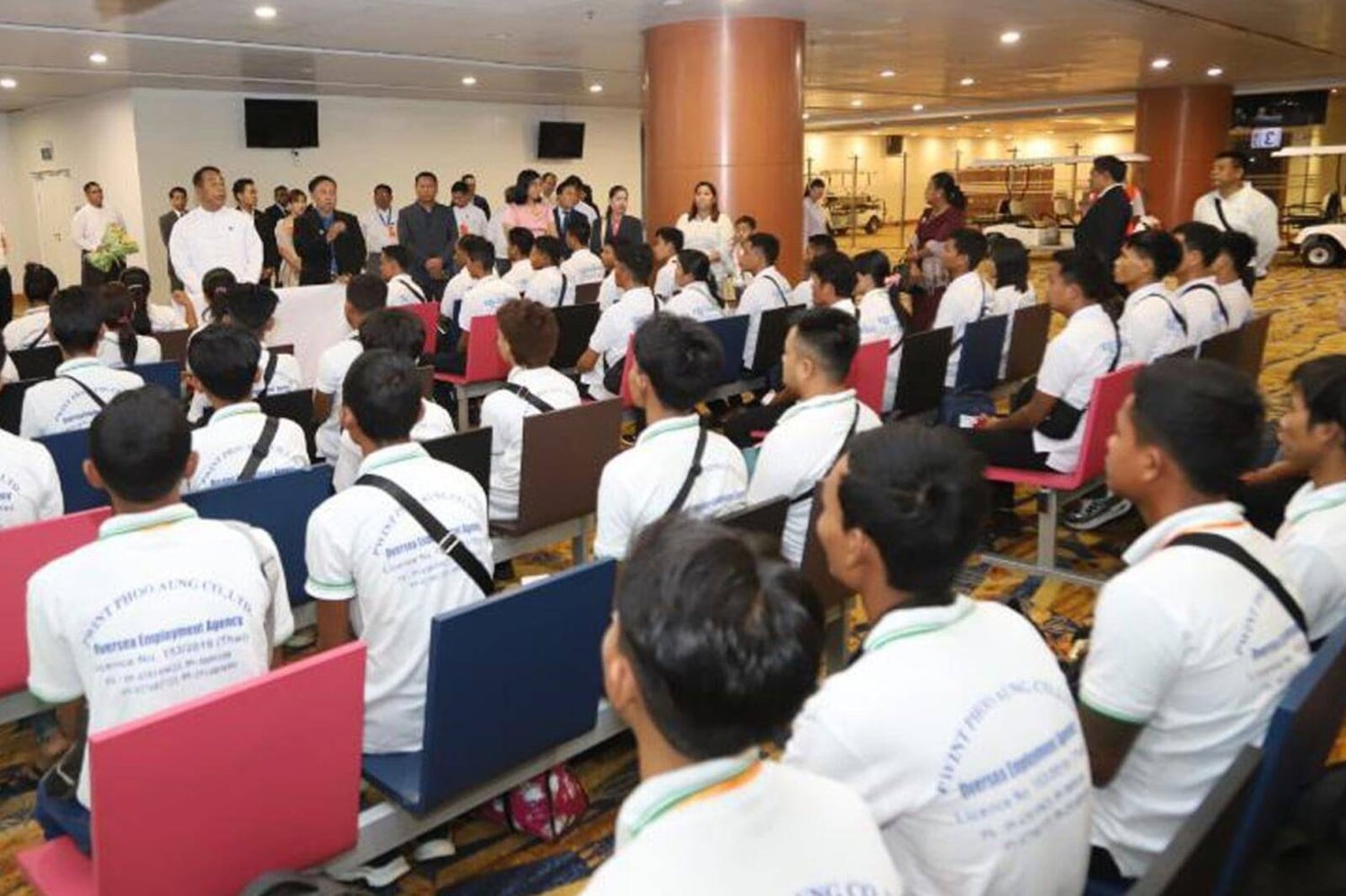 နှစ်လအတွင်း ခွင့်ပြန်ပြည်ပလုပ်သား ၉၀၀ ကျော် ပြန်ထွက်ခွါခွင့် ပယ်ချခံရ