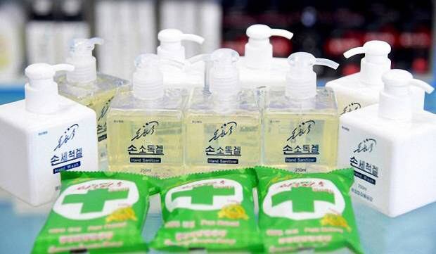 북한 대외선전매체 메아리는 14일 평양화장품공장에서 종전에 비해 살균 효과가 높은 손 소독 비누와 겔 형태 제품을 생산 중이라고 밝혔다. 사진은 손 소독 제품들.