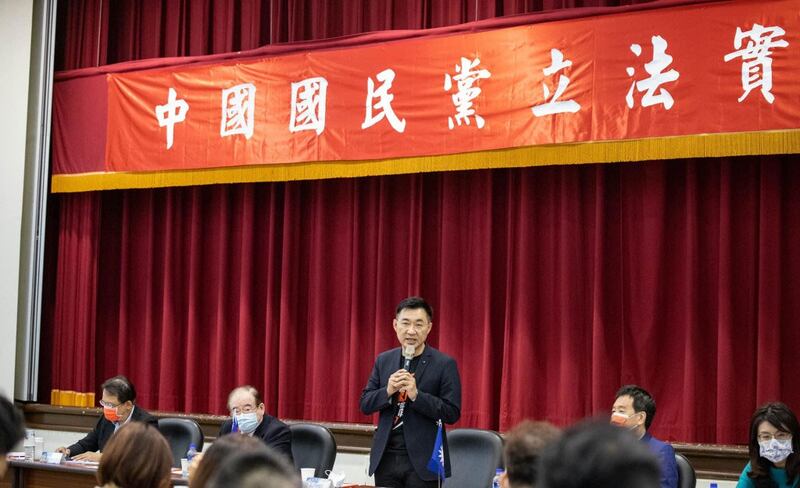 台湾在野的中国国民党主席江启臣2日表示,目前中国大陆就是主要的威胁来源,江启臣呼吁对岸放弃武力犯台。(图源:江启臣脸书)
