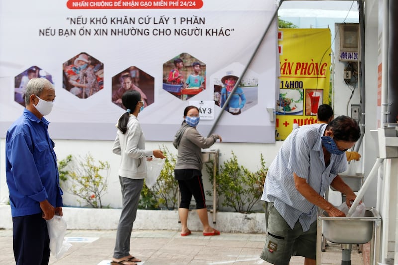 2020-04-13T000000Z_845474661_RC2I3G9WK6VE_RTRMADP_3_HEALTH-CORONAVIRUS-VIETNAM-RICEATM (1).JPG