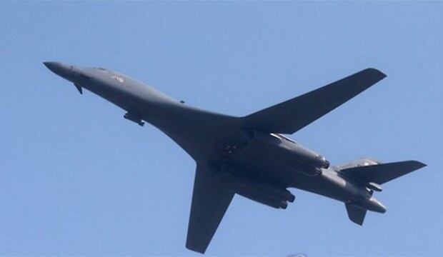 북한의 5차 핵실험에 대응해 출동한 미국의 장거리 전략폭격기 B-1B '랜서'.