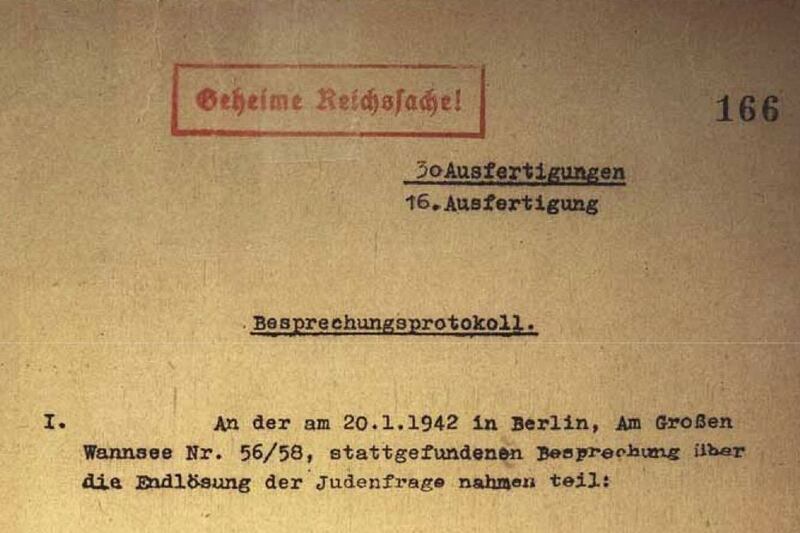 1942年1月,納粹頭目在柏林萬湖會議上確定針對猶太人進行屠殺的「猶太問題的最終解決方案」(Die Endlösung der Judenfrage)。(德國外交部官網)