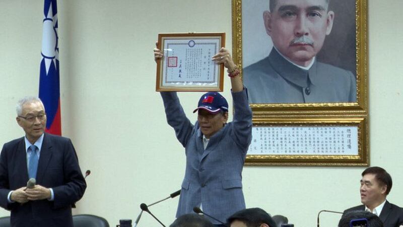 2019年4月17日，郭台铭获颁国民党荣誉状后，宣布参选总统。(记者 李宗翰摄)