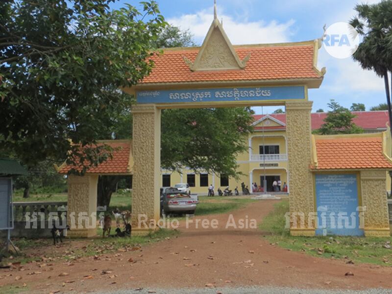 សាលាស្រុក​សាមគ្គីមានជ័យ ខេត្ត​កំពង់ឆ្នាំង។ រូបថត​ថ្ងៃ​ទី​២២ ខែ​តុលា ឆ្នាំ​២០១៤ 