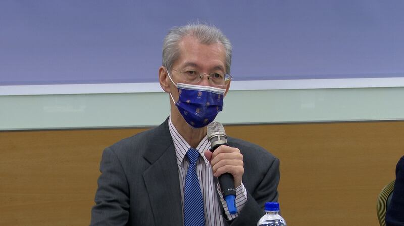 国立台湾大学政治学系教授明居正质疑，中国GDP增长数据有假。(记者 李宗翰摄)