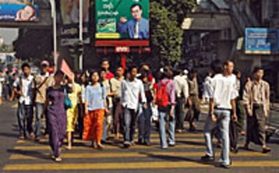 rangoon_crowd_200px.jpg