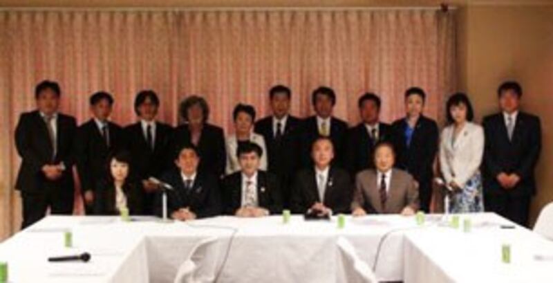 图片：第四届世界维吾尔代表大会的开幕仪式14号上午在日本国会的宪政记念馆举行。古屋圭司等多名『日本支持维吾尔国会议员联盟』的国会议员在会上发言，呼吁国际社会关注中国新疆维吾尔人的人权状况。（南洲拍摄）