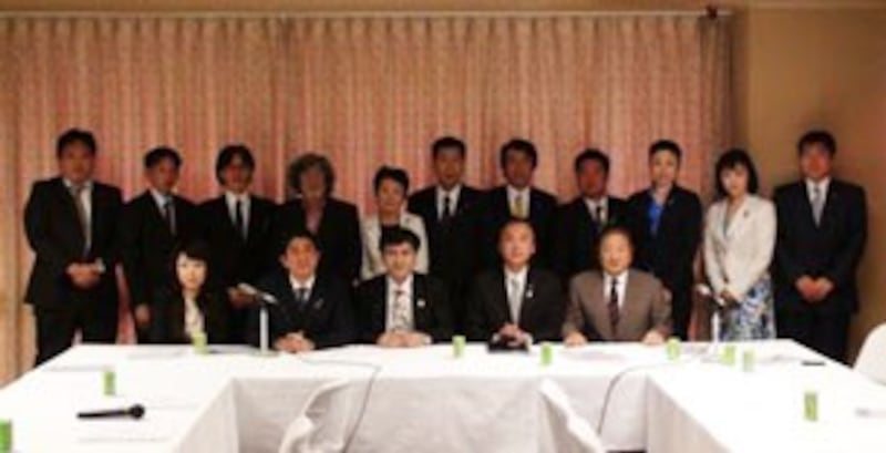 图片:第四届世界维吾尔代表大会的开幕仪式14号上午在日本国会的宪政记念馆举行。古屋圭司等多名『日本支持维吾尔国会议员联盟』的国会议员在会上发言,呼吁国际社会关注中国新疆维吾尔人的人权状况。(南洲拍摄)