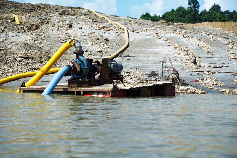 ရွှေတူးဖော်မှုတွေကြောင့် သဘာဝပတ်ဝန်းကျင် ပိုမိုပျက်စီးလာမှာကိုလည်း ဒေသခံတွေက စိုးရိမ်နေကြပါတယ်။