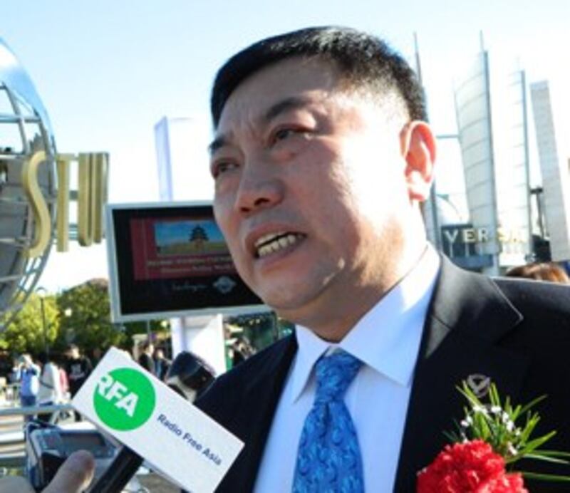 图片：北京旅发会副主任于德斌率团来洛参加中式庙会活动。 （记者萧融摄）