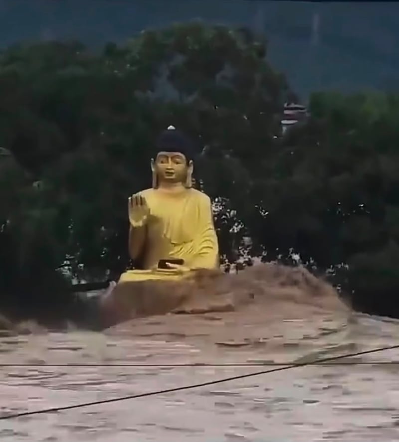 སྐྱིད་གྲོང་དང་བལ་ཡུལ་ས་མཚམས་སུ་འདམ་རུད་དང་ཆུ་རུད་ཚབས་ཆེན་བྱུང་ནས་ཉུང་མཐར་མི་ ༣ རྐྱེན་འདས་སོང་པ་དང་མི་ ༢༦༥ ལྷག་གར་སོང་ཆ་མེད་དུ་སོང་འདུག