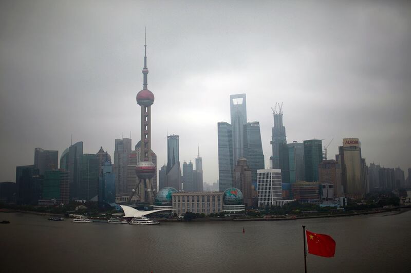 图为上海浦东陆家嘴金融区。学者质疑,外商外资撤离,股市跌跌不休,李强似乎被习近平架空,只是服从政治的“唱好经济光明论”,李强的说法与客观情势不符,也无法取信于国内外。