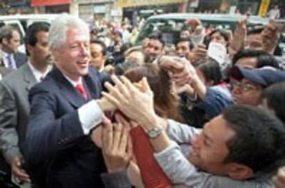 ClintonVietnamHivAids200.jpg