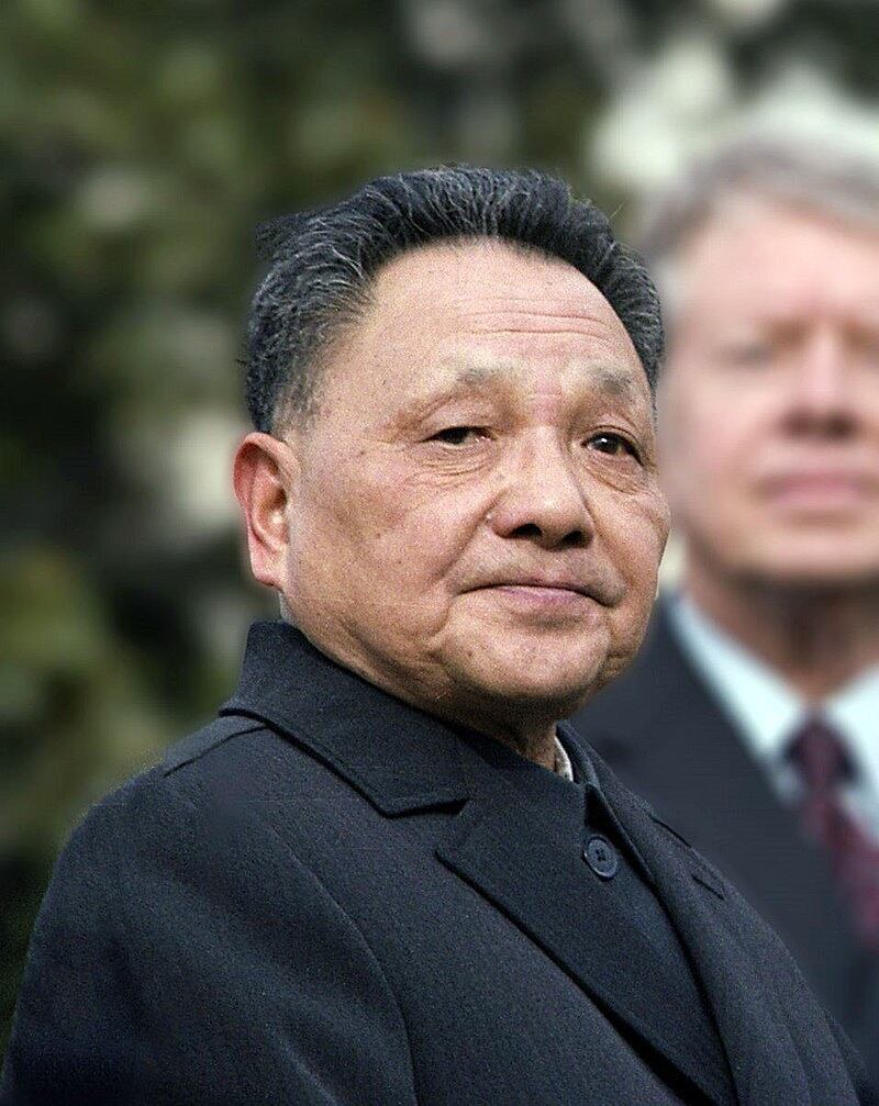 邓小平说要韬光养晦、决不当头。图为邓1979年1月访美。（维基百科）