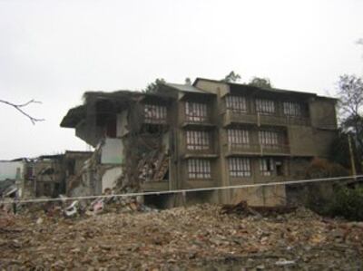 图片:贵州贵阳青山路居民房屋日前遭房地产开发商所派数百名人员强拆(博讯网)