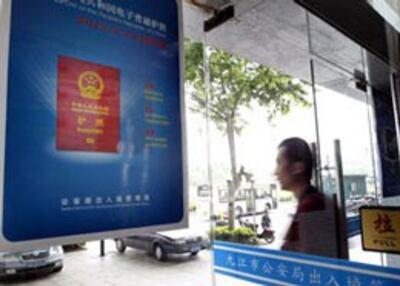 Poster in hình hộ chiếu mới của Trung Quốc được treo ở khắp các cơ quan chính phủ. AFP