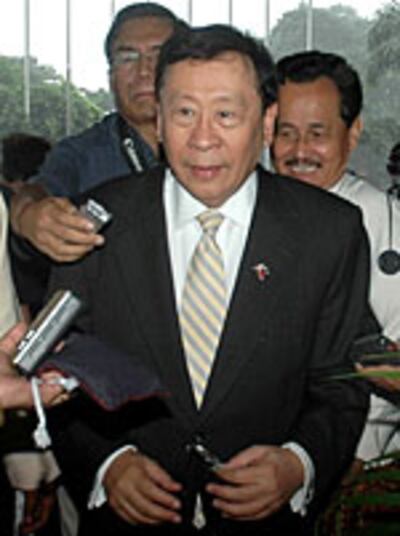 ဖိလစ်ပိုင် ိံိုင်ငူံခားရေး ဝန်ဋ္ဌကီး အယ်လ်ဘတ်တို ႟ိုူမလြို။