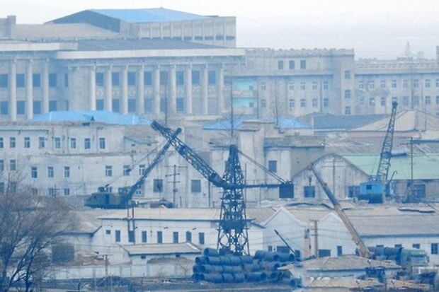 중국에서 바라본 북한 신의주 공단지역.