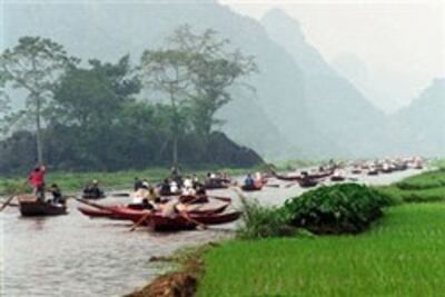 Lễ chùa Hương thu hút nhiều du khách