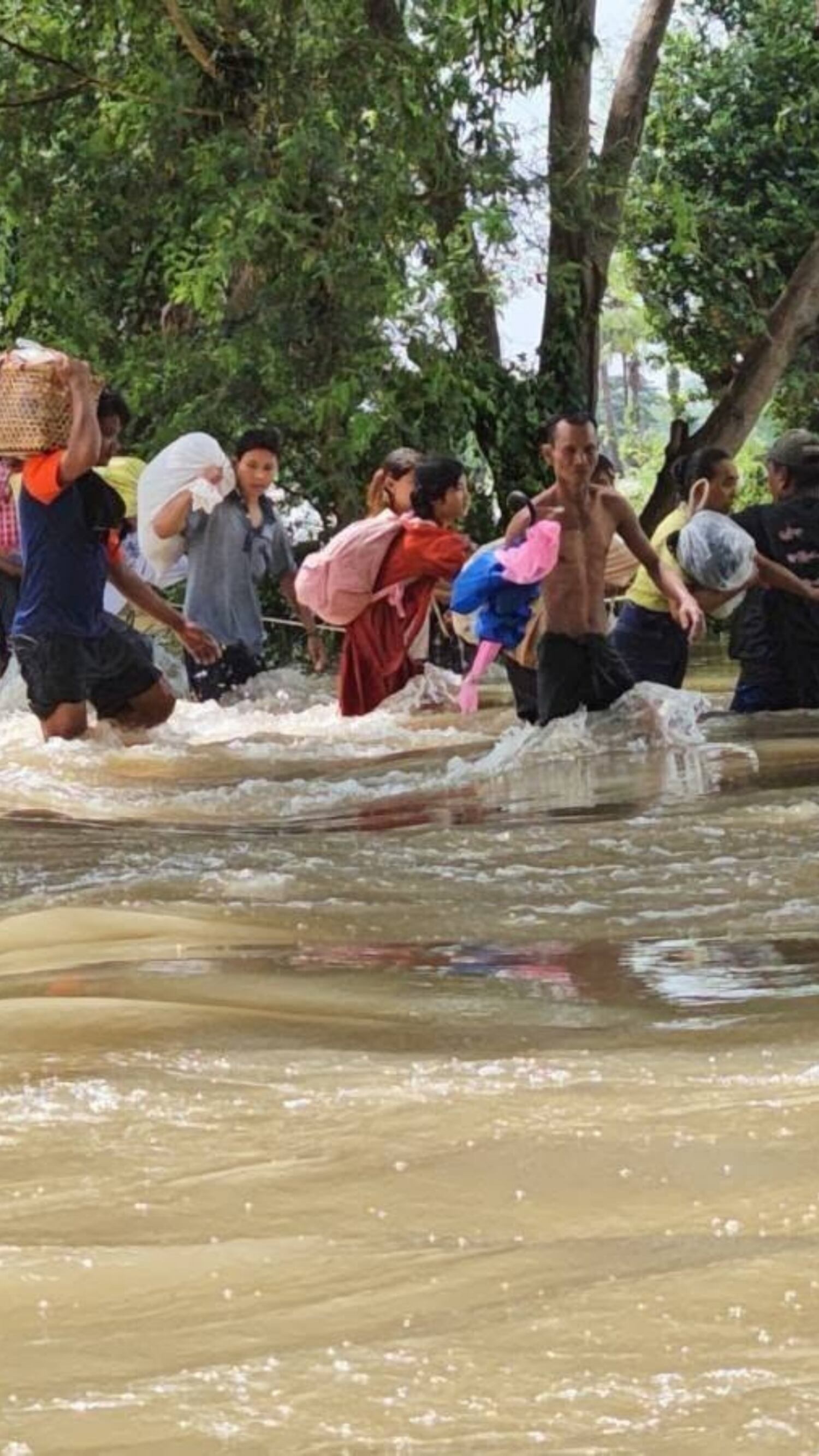 ရေကြီးမှုကြောင့် ၂၅ ဦးသေဆုံးပြီး ၈ ဦးပျောက်ဆုံးနေ