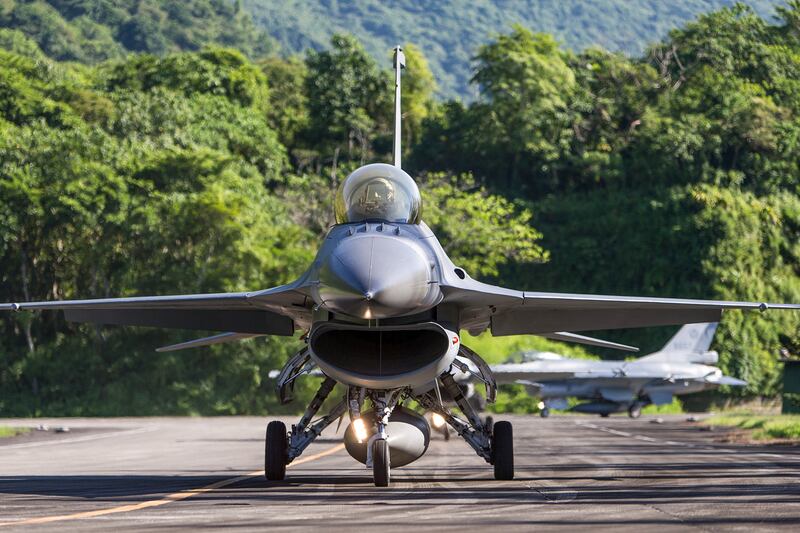 2020年7月13日,漢光演習將演練F-16等主力戰機在高速公路降落。(國防部提供)