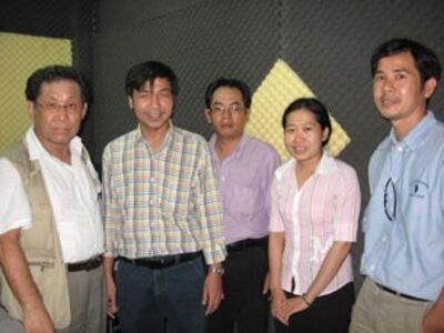 Giám đốc Đặng Hoài Phúc tiếp ông OngOhNo (bìa trái) đếm thăm TT Sao Mai