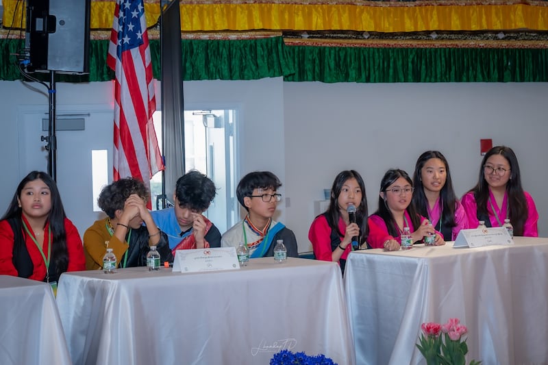 ཨ་རིའི་གྲོང་ཁྱེར་ནིའུ་ཡོག་ཏུ་སྐུའི་གོ་སྟོན་གྱི་བྱམས་བརྩེའི་ལོ་དང་བསྟུན་ནས་བྱང་ཨ་རིའི་གཟའ་མཇུག་སློབ་གྲྭ་ཁག་ཕན་ཚུན་རིག་རྩལ་འགྲན་བསྡུར་ཐེངས་དང་པོ་འདི་གཉེར་ཡོད་པ།   ༢༠༢༦།༤།༤